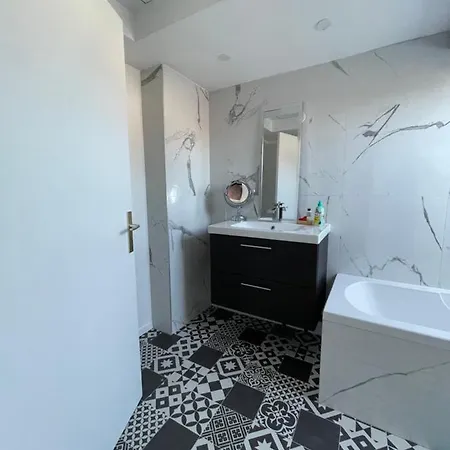 Apartament Le Cosy Calme Et Confortable Avec Parking Gratuit Proche Du Centre De Strasbourg, Du Parlement Europeen Et Du Wacken De 1 A 24 Voyageurs